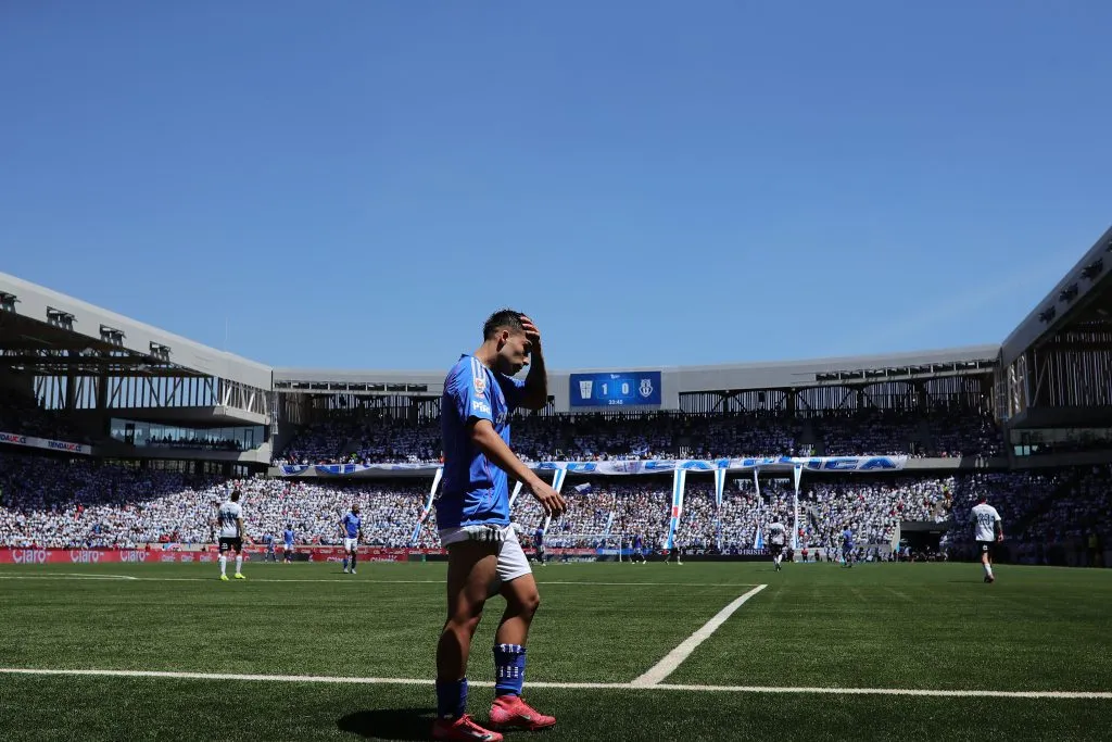 Lucas Assadi se lesionó en el Clásico Universitario y la U lo pierde para Copa Sudamericana. Foto: Photosport.