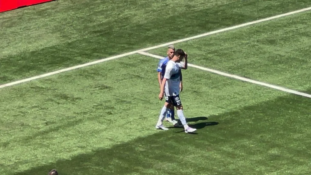 Alfred Canales y Leandro Fernández en su discusión. (Foto: Cristián Fajardo | RedGol).