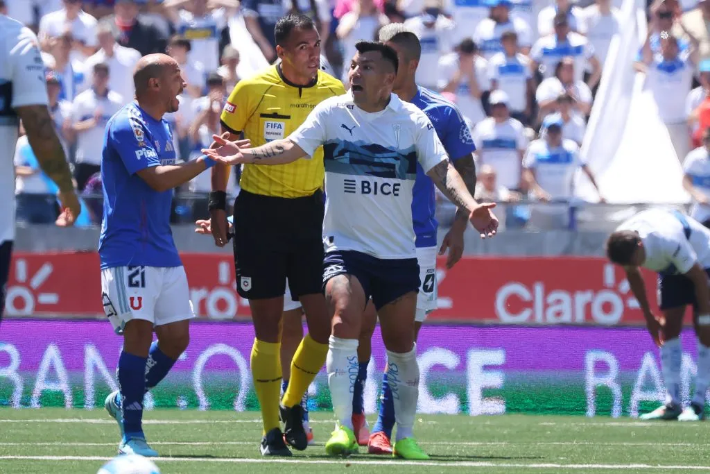 Marcelo Díaz terminó con problemas físicos tras el Clásico Universitario. Foto: Jonnathan Oyarzun/Photosport