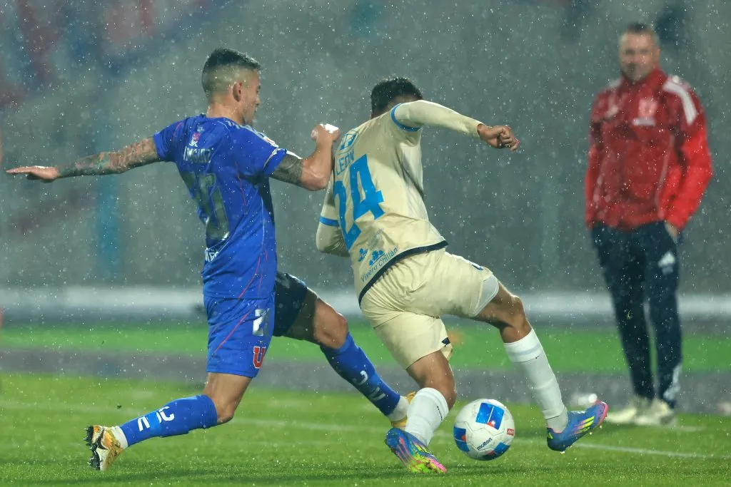 Huachipato quiso llevar el partido contra la U a Concepción pero fue rechazado. Foto: Felipe Zanca/Photosport
