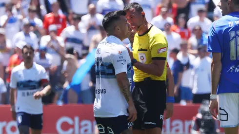 Gary Medel increpó a Juan Lara tras la expulsión.