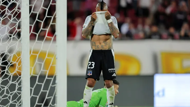 Vidal se tapa la cara por la campaña de Colo Colo.