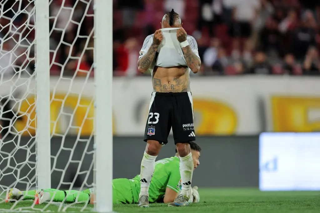 Arturo Vidal terminó exhausto ante Deportes Limache. (Javier Torres/Photosport).