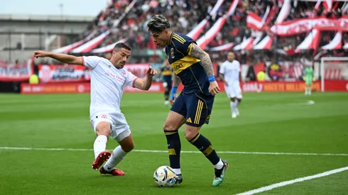 El chileno y su fuerte marca ante Barracas Central.