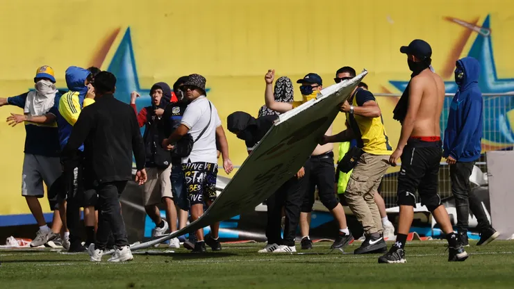 Hinchas de Everton invadieron la cancha en derrota ante la UC