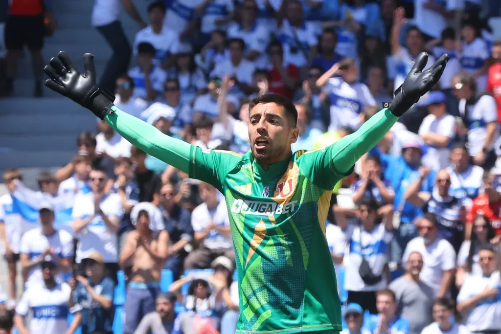 Gabriel Castellón no pudo hacer nada en el gol de Alfred Canales. Y su foco está 100 por ciento en Lanús (Jonnathan Oyarzun/Photosport).