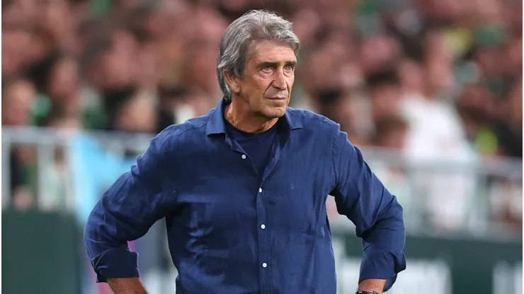 Manuel Pellegrini dirigiendo a Real Betis.