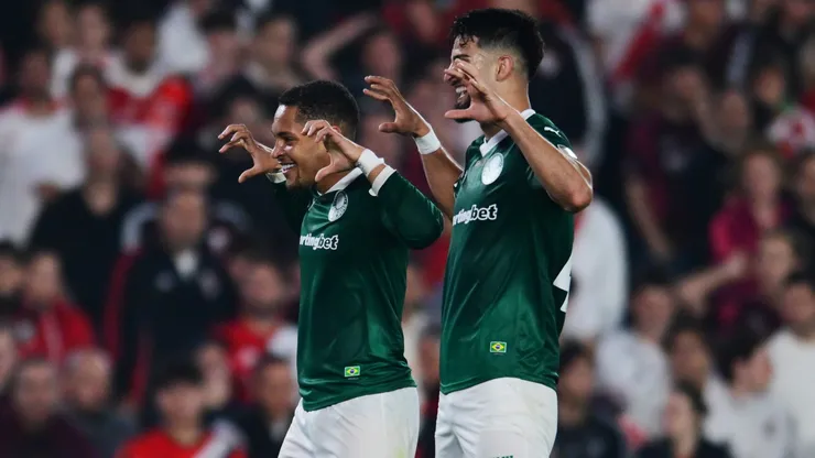 Vitor Roque y José López, la temible dupla delantera de Palmeiras que busca la Copa Libertadores 2025.
