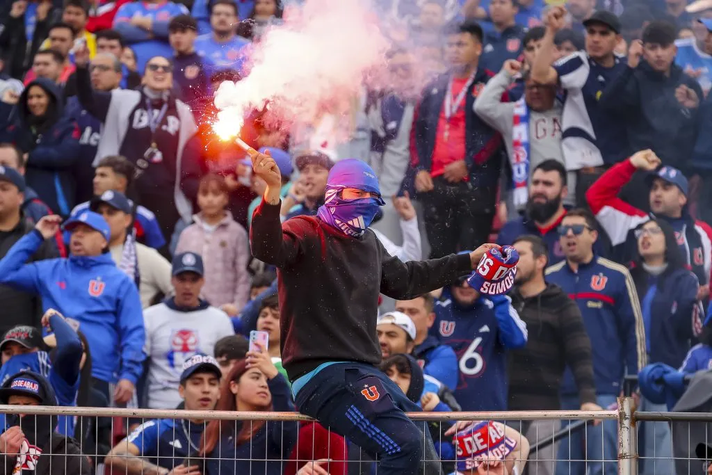 La U respondió con todo tras polémico reportaje denunciando vínculos con barristas. Foto: Photosport.