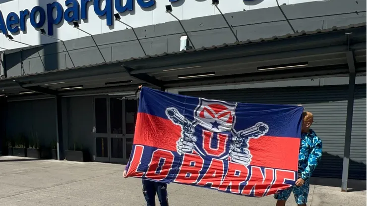 Hinchas de la U en Aeroparque.