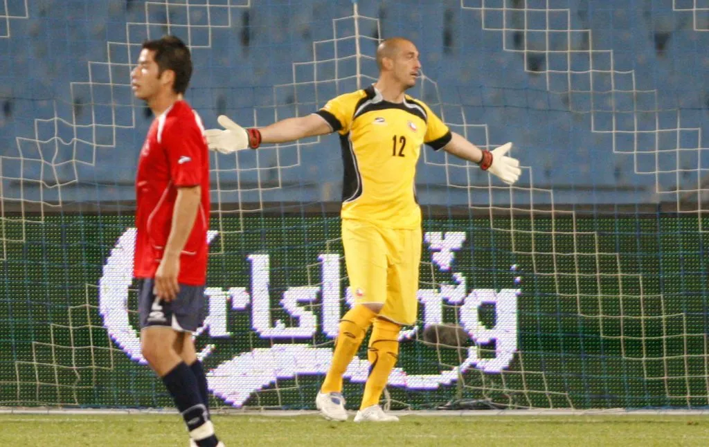 Eduardo Lobos jugó un amistoso ante Israel con la Roja que dirigía Marcelo Bielsa. (Andrés Piña | Photosport).