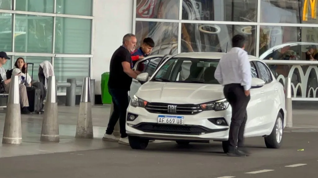 Ignacio Vásquez debió tomar taxi para llegar al hotel de la U. Imagen: Cristián Fajardo