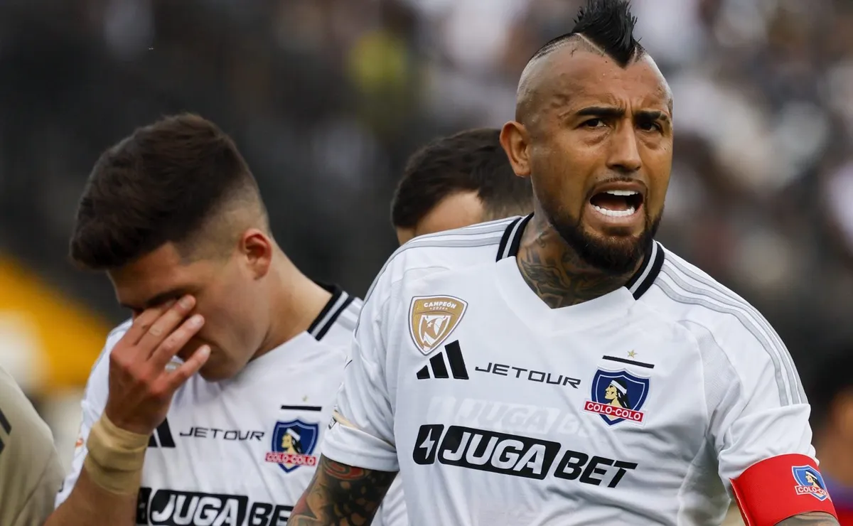 Dirigente de Colo Colo amenaza con crisis si no va a Sudamericana
