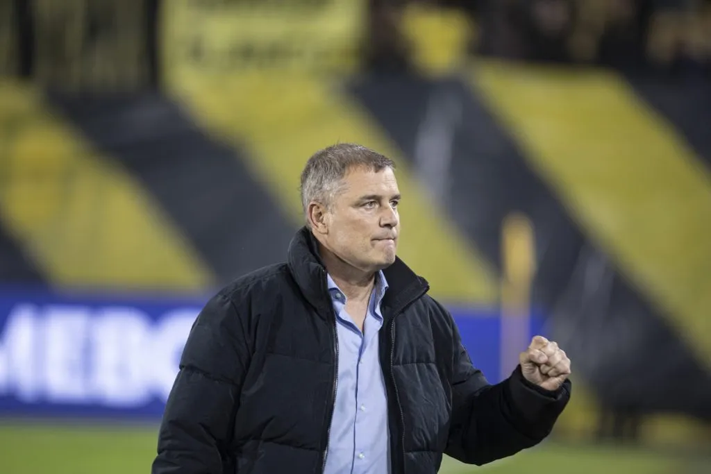 Diego Aguirre celebró el título con Peñarol en la Copa Uruguay. (Ernesto Ryan/Getty Images)