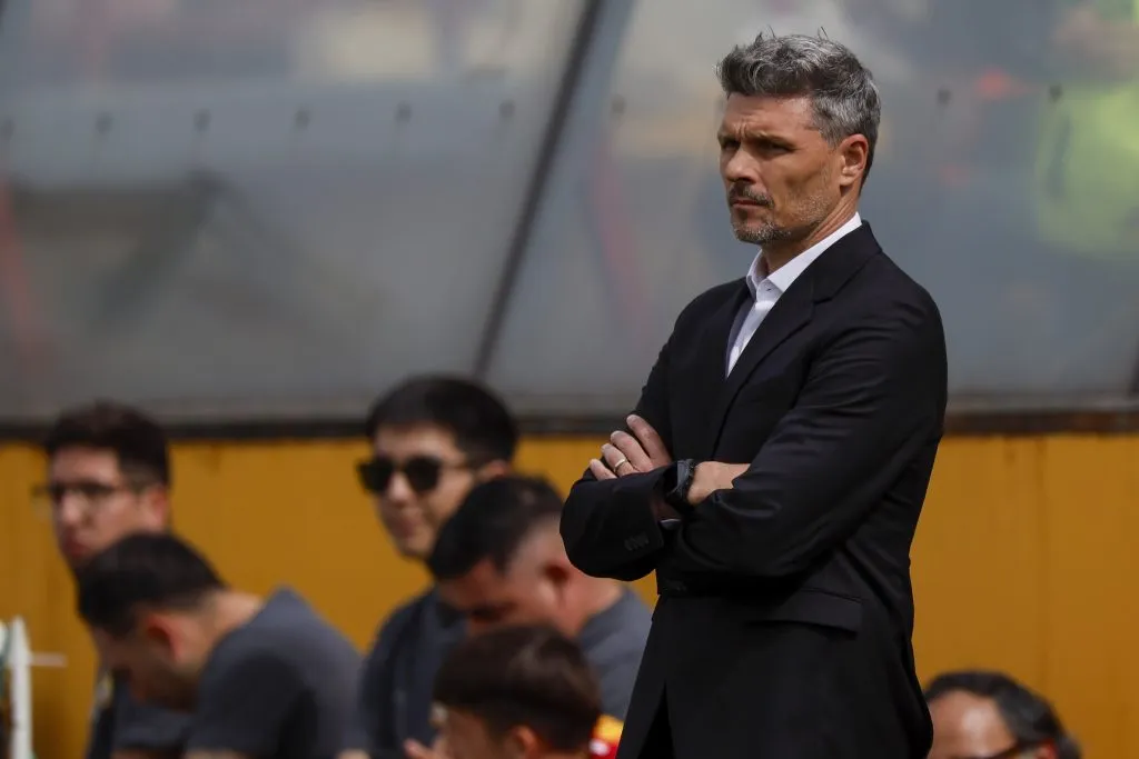 Fernando Ortiz en la dirección técnica de Colo Colo. (Andres Pina/Photosport).