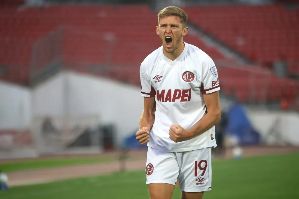 Futbol, Universidad de Chile vs Lanus.
Copa Sudamericana 2025.
El jugador de Lanus Rodrigo Castillo, centro, celebra su gol durante el partido de ida de la semifinal de Copa Sudamericana contra Universidad de Chile disputado en el estadio Nacional de Santiago, Chile.
23/10/2025
Jonnathan Oyarzun/Photosport

Football, Universidad de Chile vs Lanus.
2025 Copa Sudamericana Championship.
Lanus’s player Rodrigo Castillo, center, celebrates his goal during a Copa Sudamericana Championship semifinal first leg match against Universidad de Chile at the Nacional stadium in Santiago, Chile.
23/10/2025
Jonnathan Oyarzun/Photosport