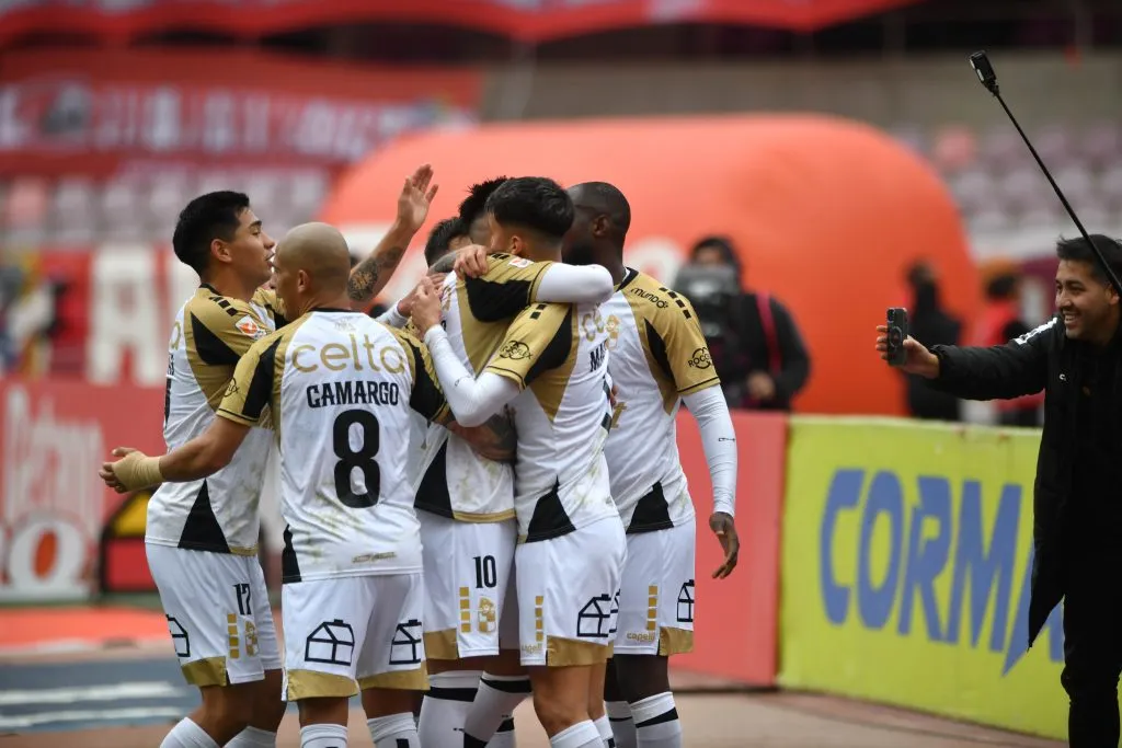 Coquimbo Unido celebra un gol en el clásico ante Deportes La Serena. (Alejandro Pizarro Ubilla/Photosport).