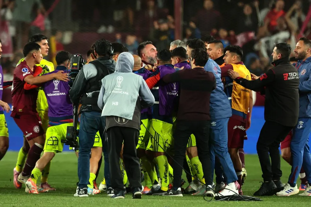 U. de Chile terminó a los golpes con Lanús. Imagen: Photosport