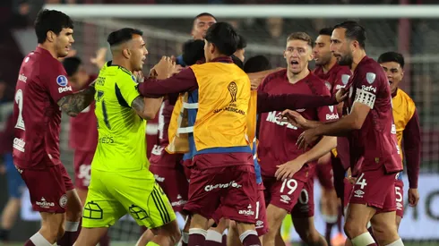 La pelea entre la U y Lanús al final del partido escondió un insólito episodio.