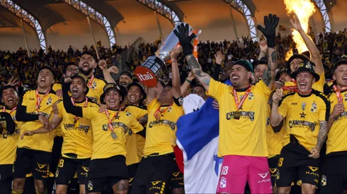 Coquimbo Unido celebrando su título de campeón.