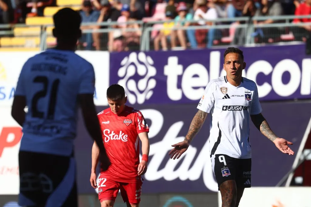 Javier Correa no pudo anotar ante Ñublense. Foto: Eduardo Fortes/Photosport
