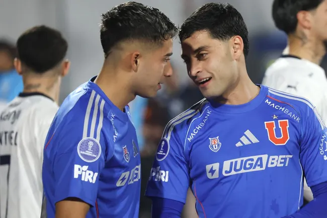 Lucas Assadi y Javier Altamirano forman una sociedad temible en la U. (Jonnathan Oyarzun/Photosport).