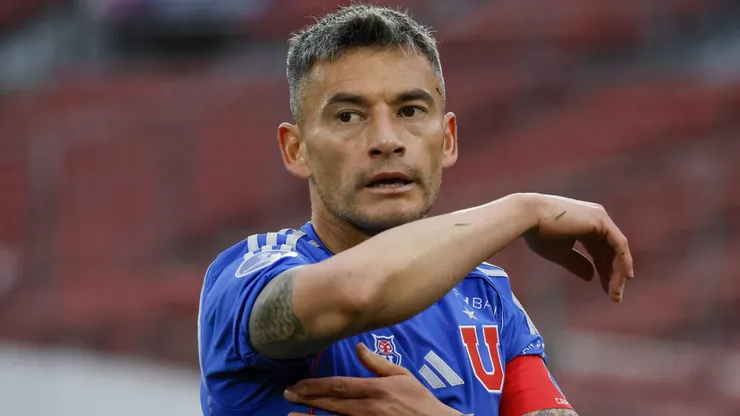 Charles Aránguiz termina contrato al final de la temporada.