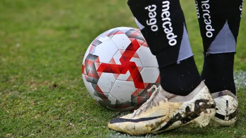 Una nueva sanción vía escritorio remece el fútbol chileno.