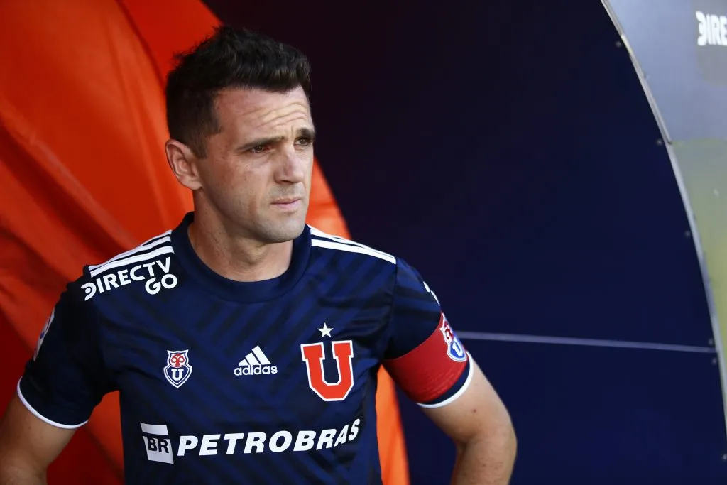 Montillo se retiró en 2021 con U. de Chile. Imagen: Photosport
