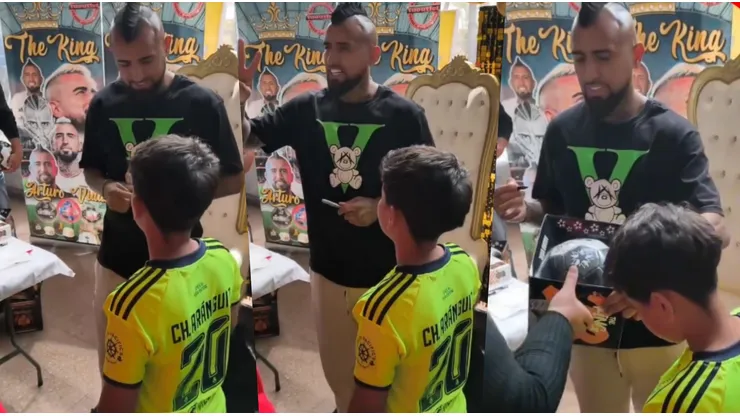 Vidal le firmó la camiseta de la U a un pequeño hincha.