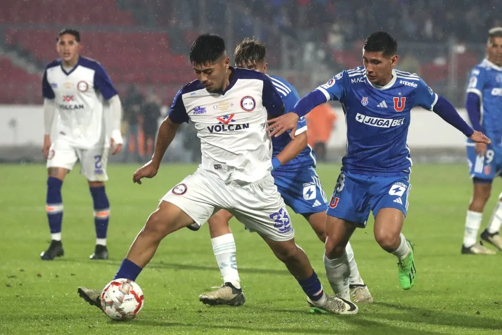 Municipal Puente Alto ganó notoriedad en el fútbol chileno al enfrentar a la U en la Copa Chile del 2024. | Foto: Photosport.