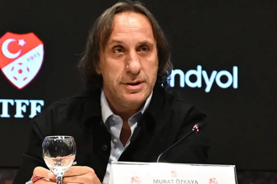 Murat Özkaya, timonel del Eyüpspor, fue detenido por este escándalo que sacude al fútbol europeo. | Foto: Archivo.