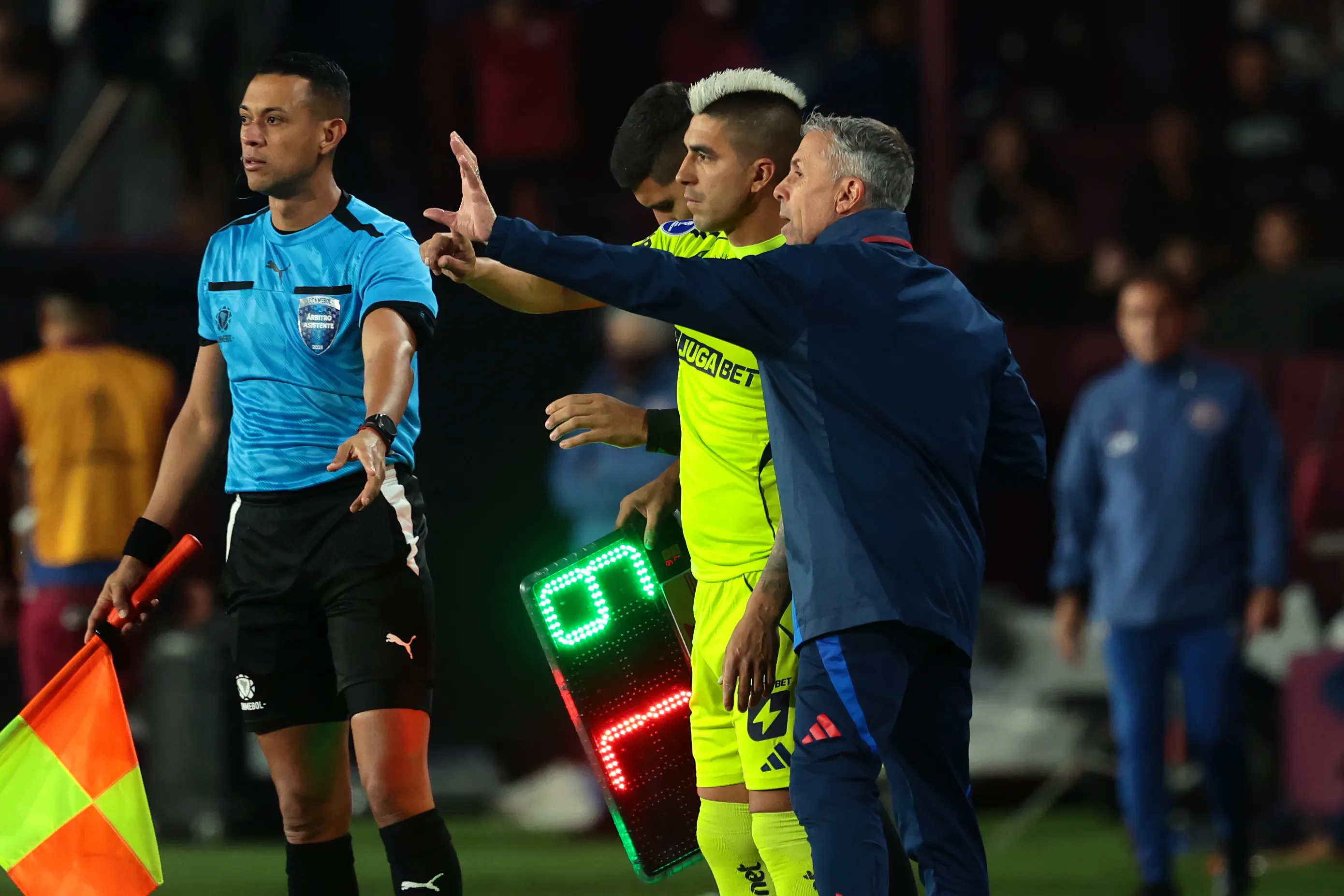 Gustavo Álvarez respaldó a Fernández pese a su mala temporada. Foto: Javier Vergara/Photosport