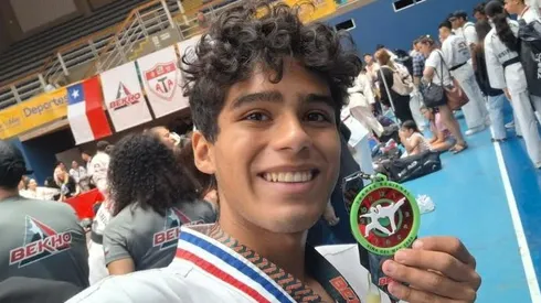 El joven de 17 años que pasó del fútbol a ser campeón internacional de taekwondo