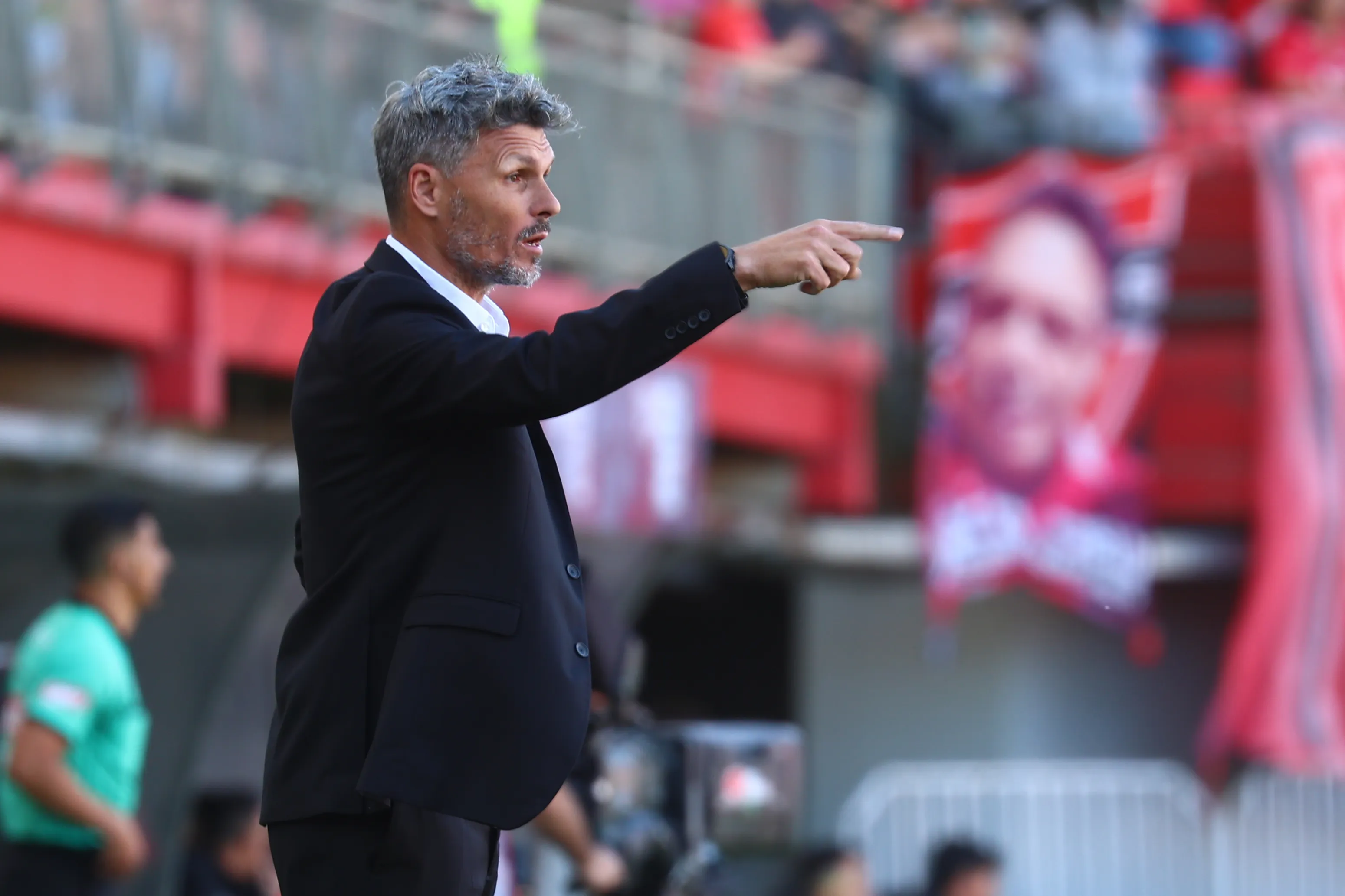 Fernando Ortiz le tiene confianza a su trabajo como entrenador de Colo Colo. Eduardo Fortes/Photosport).