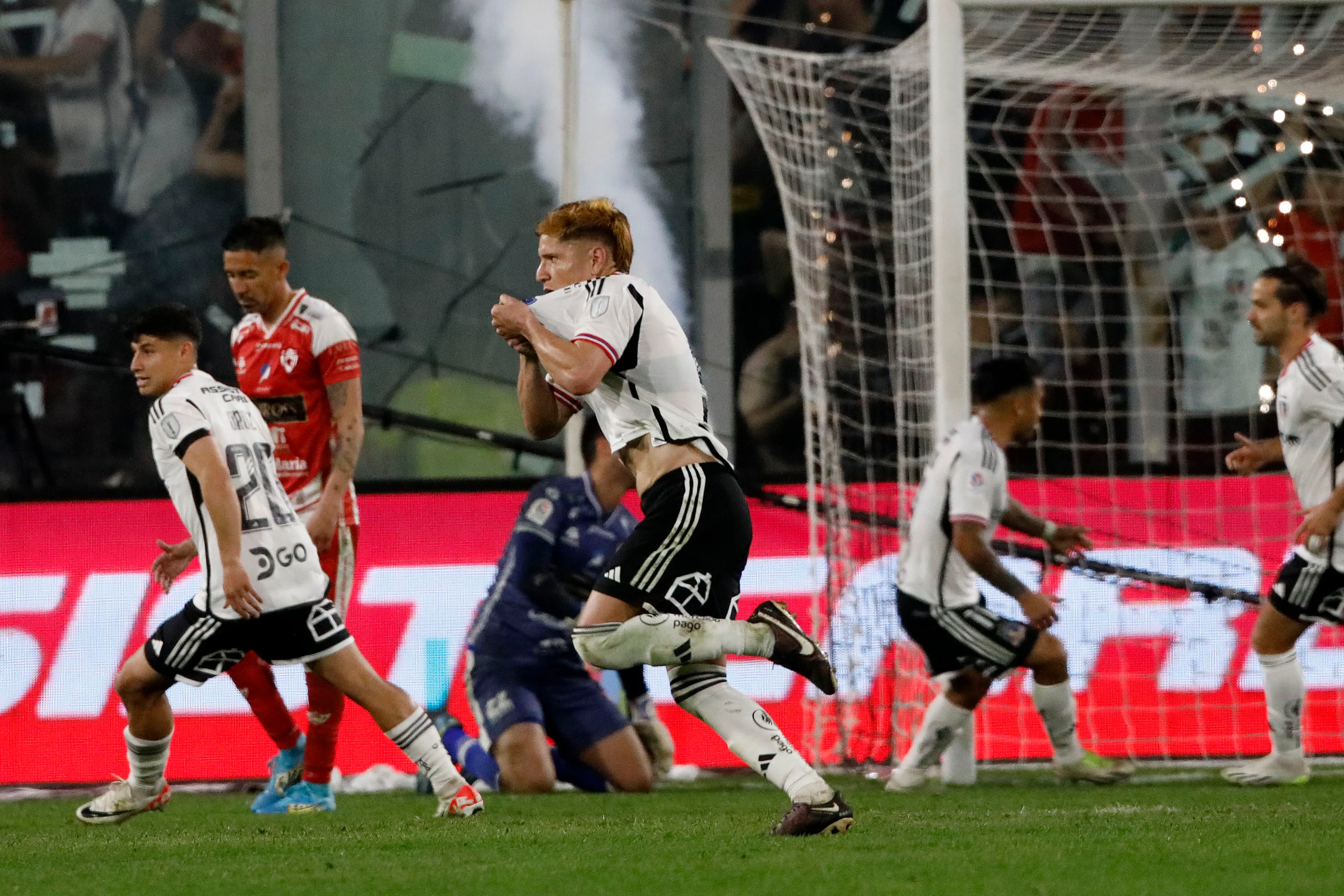 Así celebró Leonardo Gil este golazo. (Javier Salvo/ Photosport).