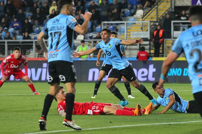Así celebró Luis Pavez su espectacular golazo. (Jorge Loyola/Photosport).
