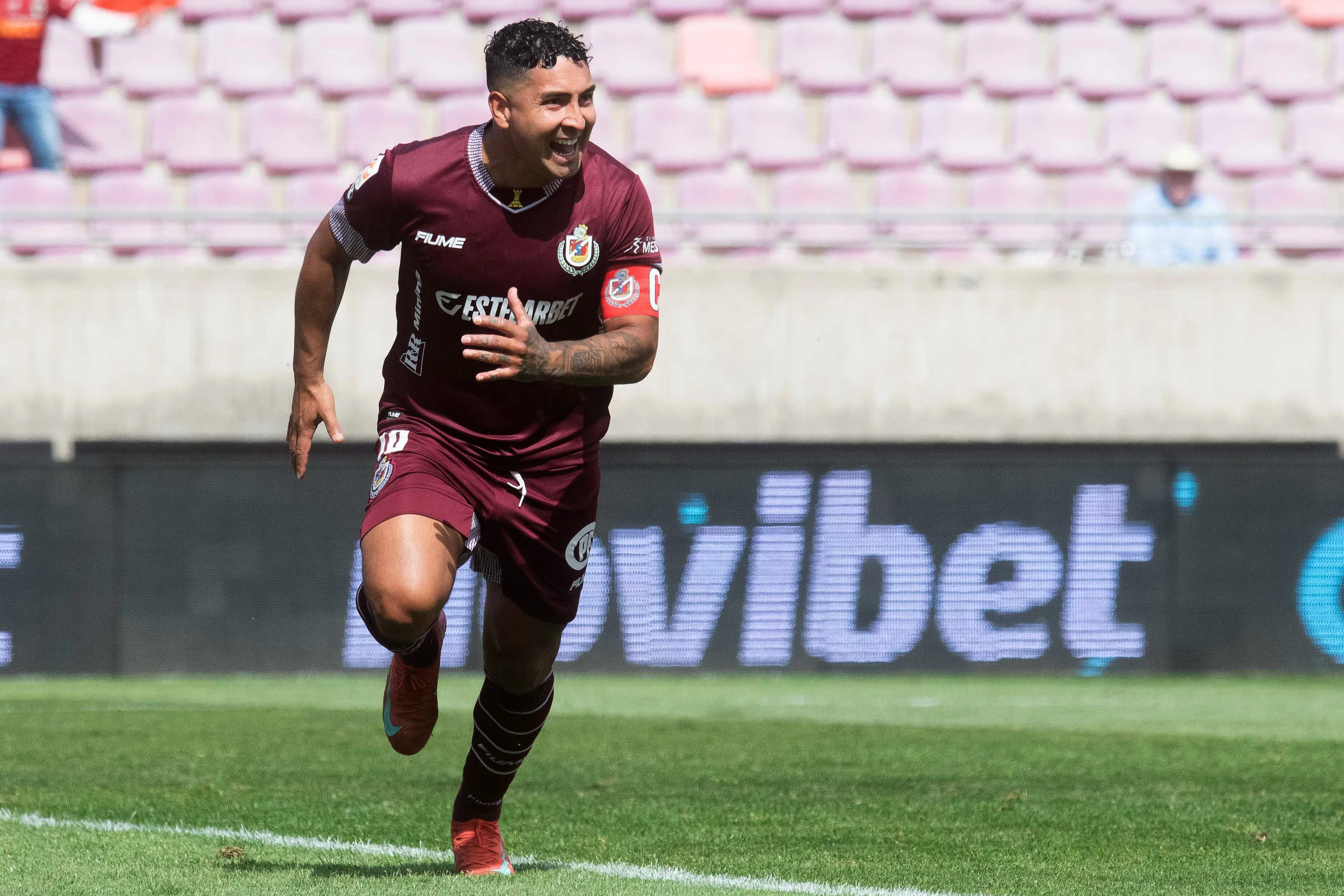 Jeisson Vargas actualmente juega en Deportes La Serena y podría cambiar de equipo para el 2026./Photosport