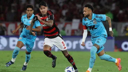 Erick Pulgar anuló a Neymar en Brasil.