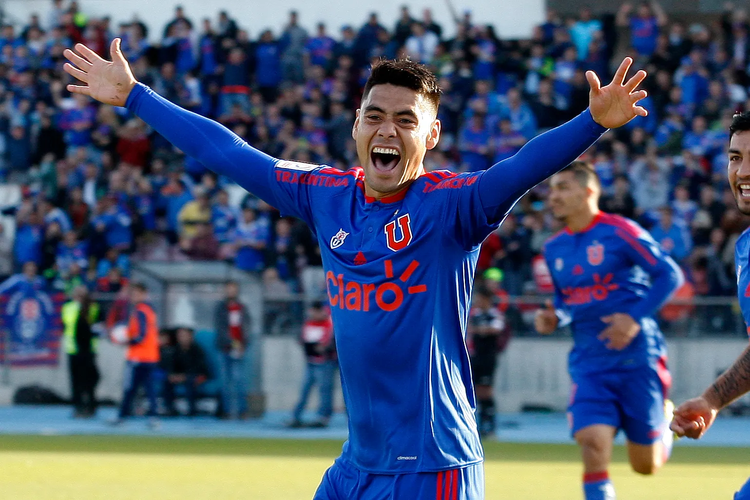 Felipe Mora definirá su futuro durante estas semanas/Photosport