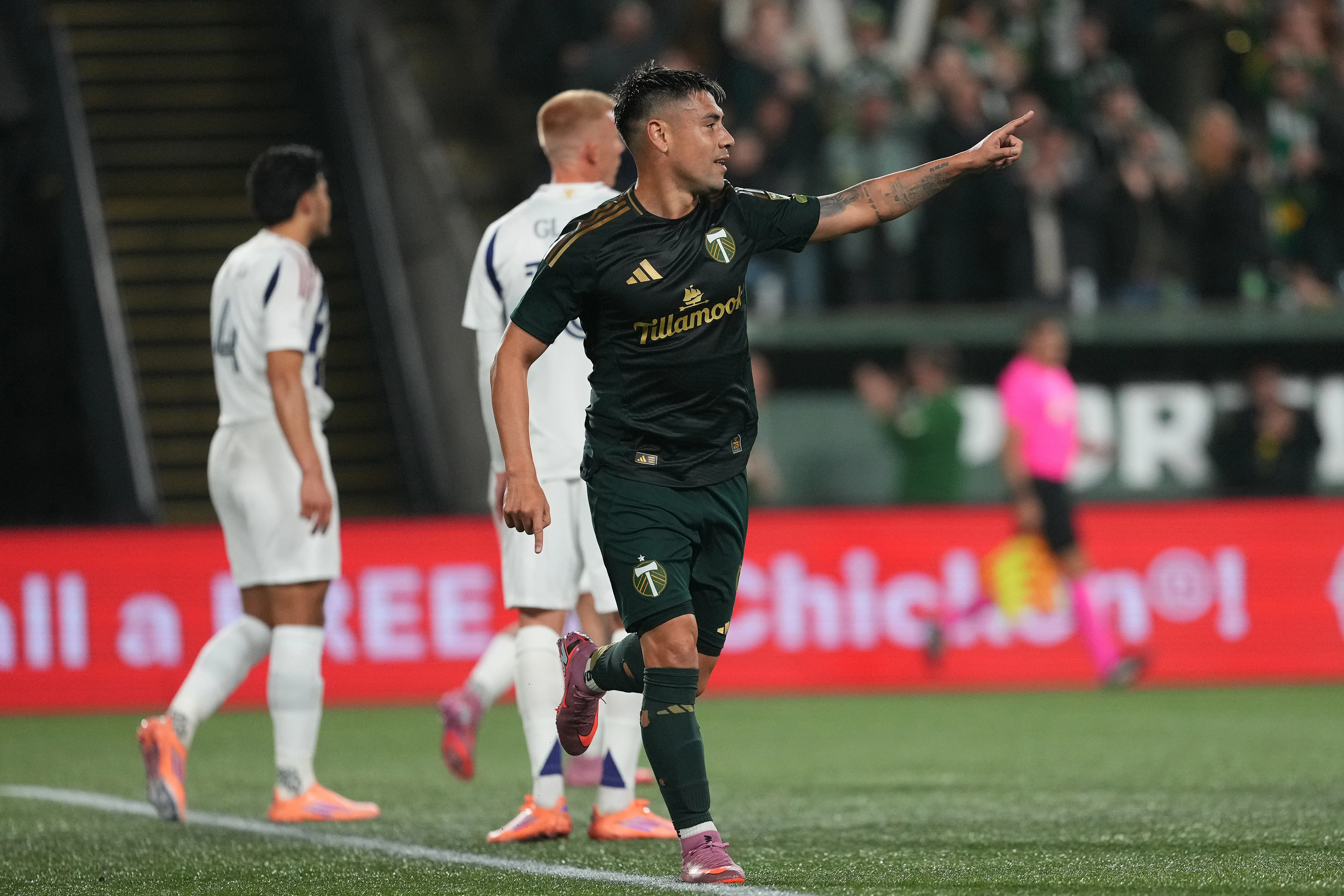 Felipe Mora no está muy convencido de volver a la U en 2026. Foto: Getty Images.