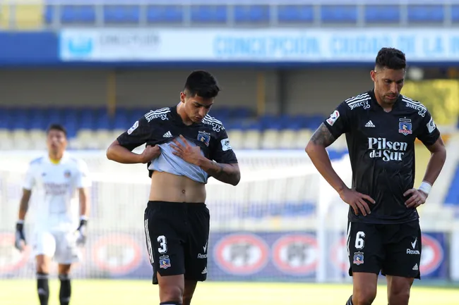 Chaco Insaurralde y Williams Alarcón en la terrible temporada 2020 del Cacique. Los albos estuvieron a punto de descender. (Dragomir Yankovic/Photosport).