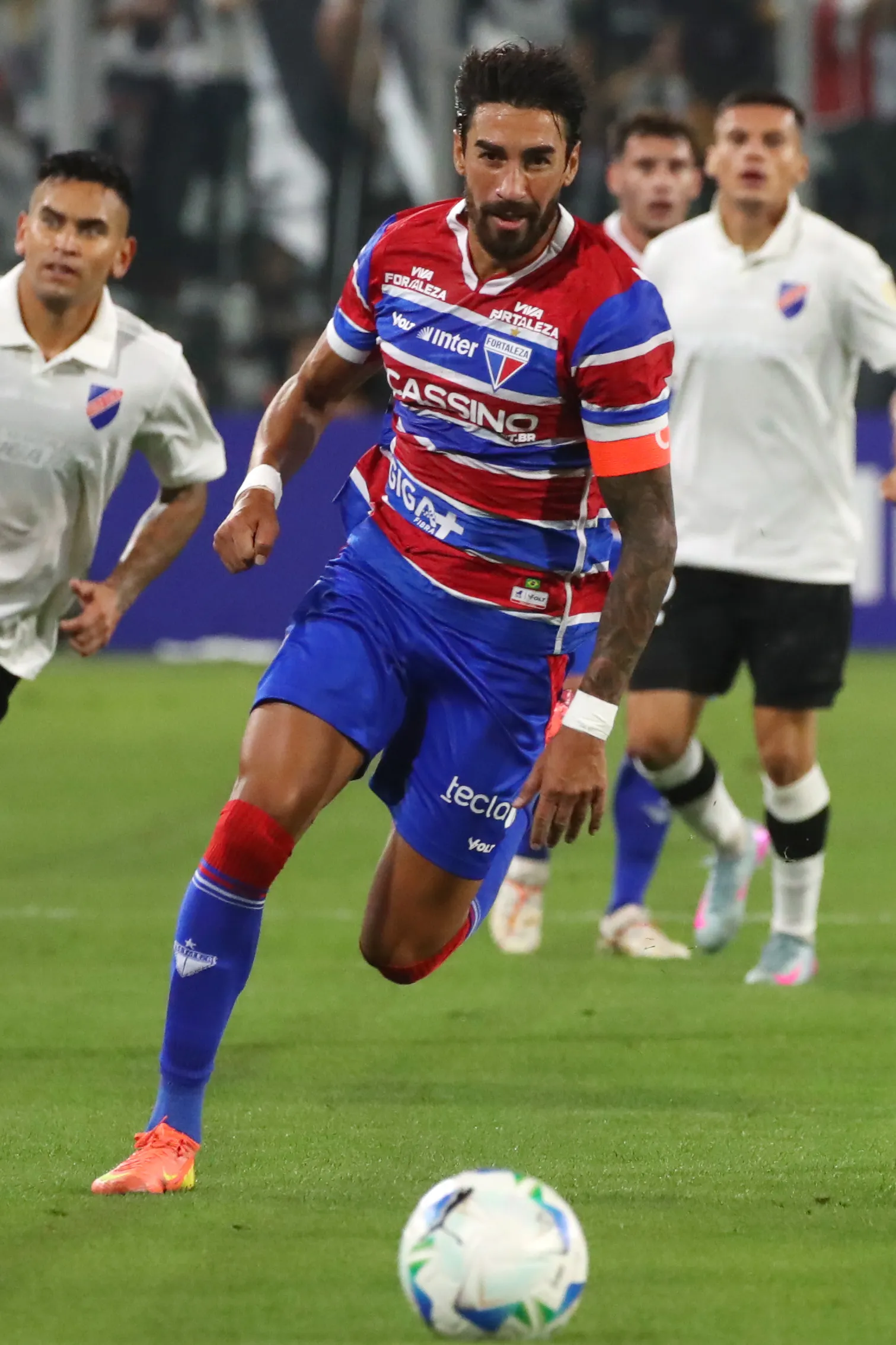 Juan Martín Lucero podría volver a Colo Colo con algún compañero más de Fortaleza. Foto: Photosport.