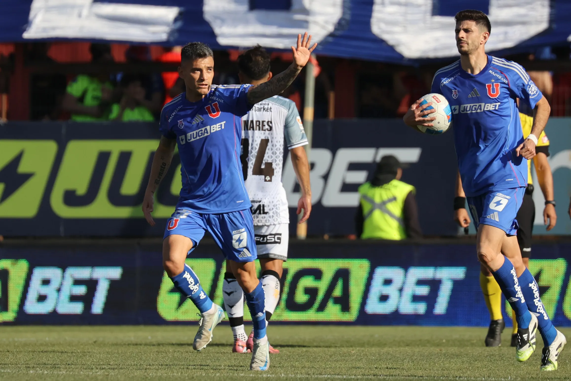 La U tuvo que remontar el duelo contra Limache. Foto: Dragomir Yankovic/Photosport