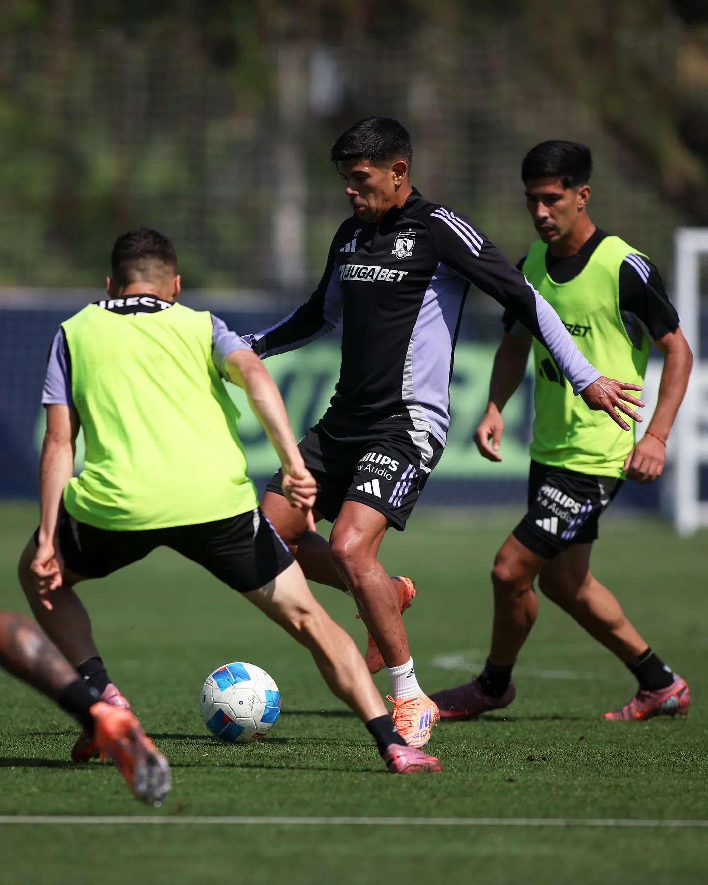 Colo Colo opta por no jugar amistosos y descansar antes de la recta final de la pelea por Sudamericana. Foto: Photosport.