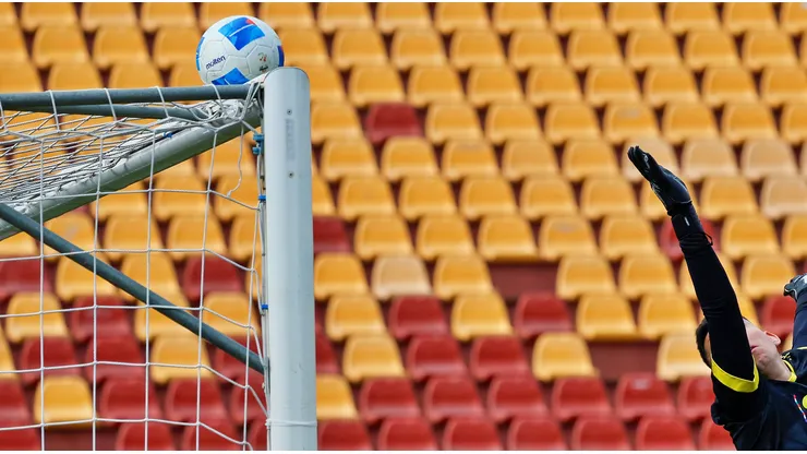 Un partido de fútbol profesional en Chile apenas llevó a 40 personas al estadio.