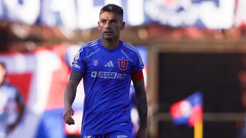 Charles Aránguiz termina contrato al final del año 2025.