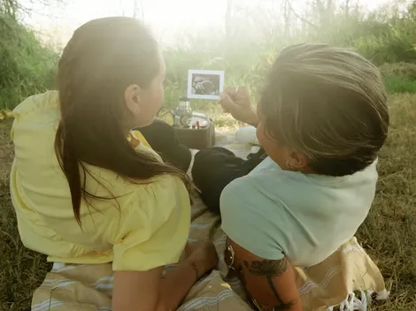 ¡Crece la familia chilena! Crack de la Roja y periodista serán madres