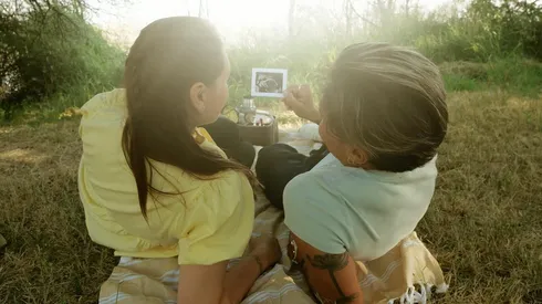 Con esta postal revelaron la noticia.