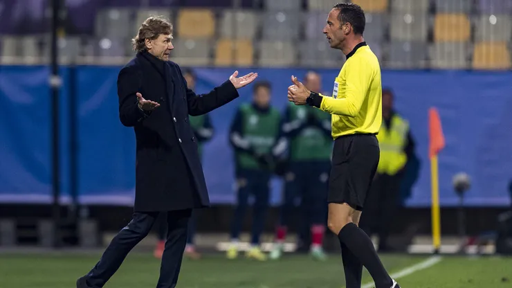 Valeri Karpin analiza a Chile y Perú.